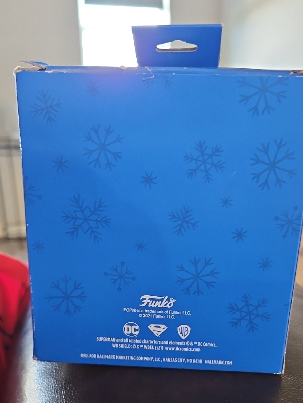 Funko Pop! Hallmark Superman Christmas Tree Ornamment 2021, NIB (Creases) - Picture 2 of 11